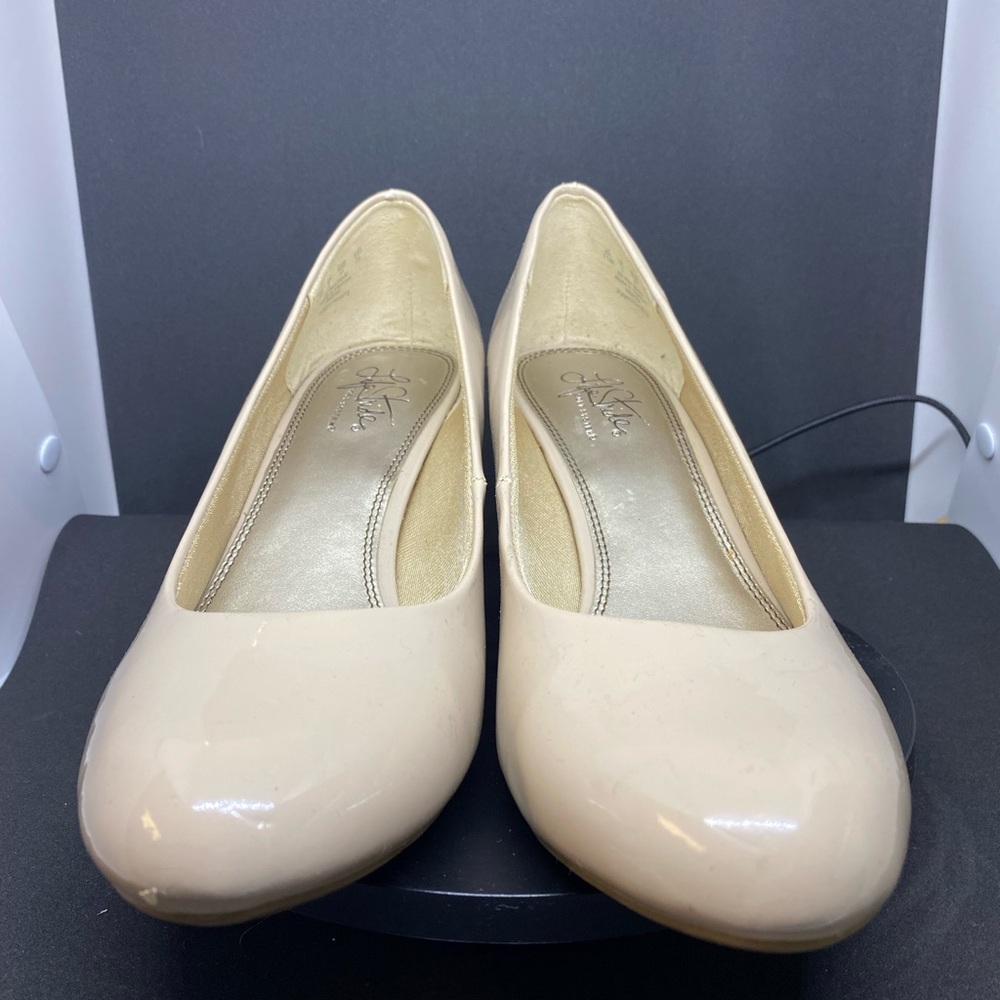 Life Stride Nude Patent Heels size 11